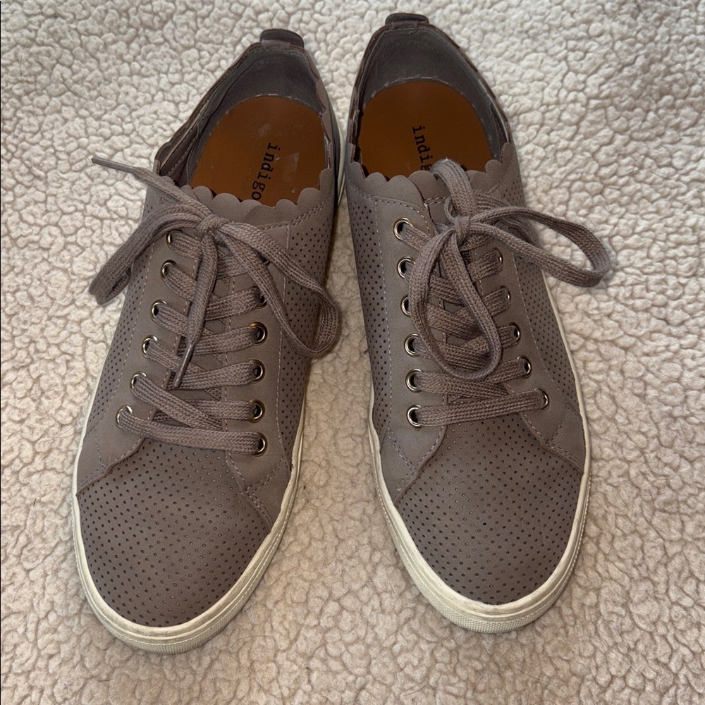 Indigo Irkyrie-L Taupe Perforated Sneakers